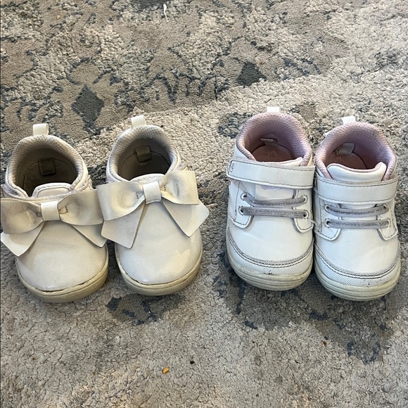 2️⃣ Pair Stride Rite White Shoes - Picture 2 of 4